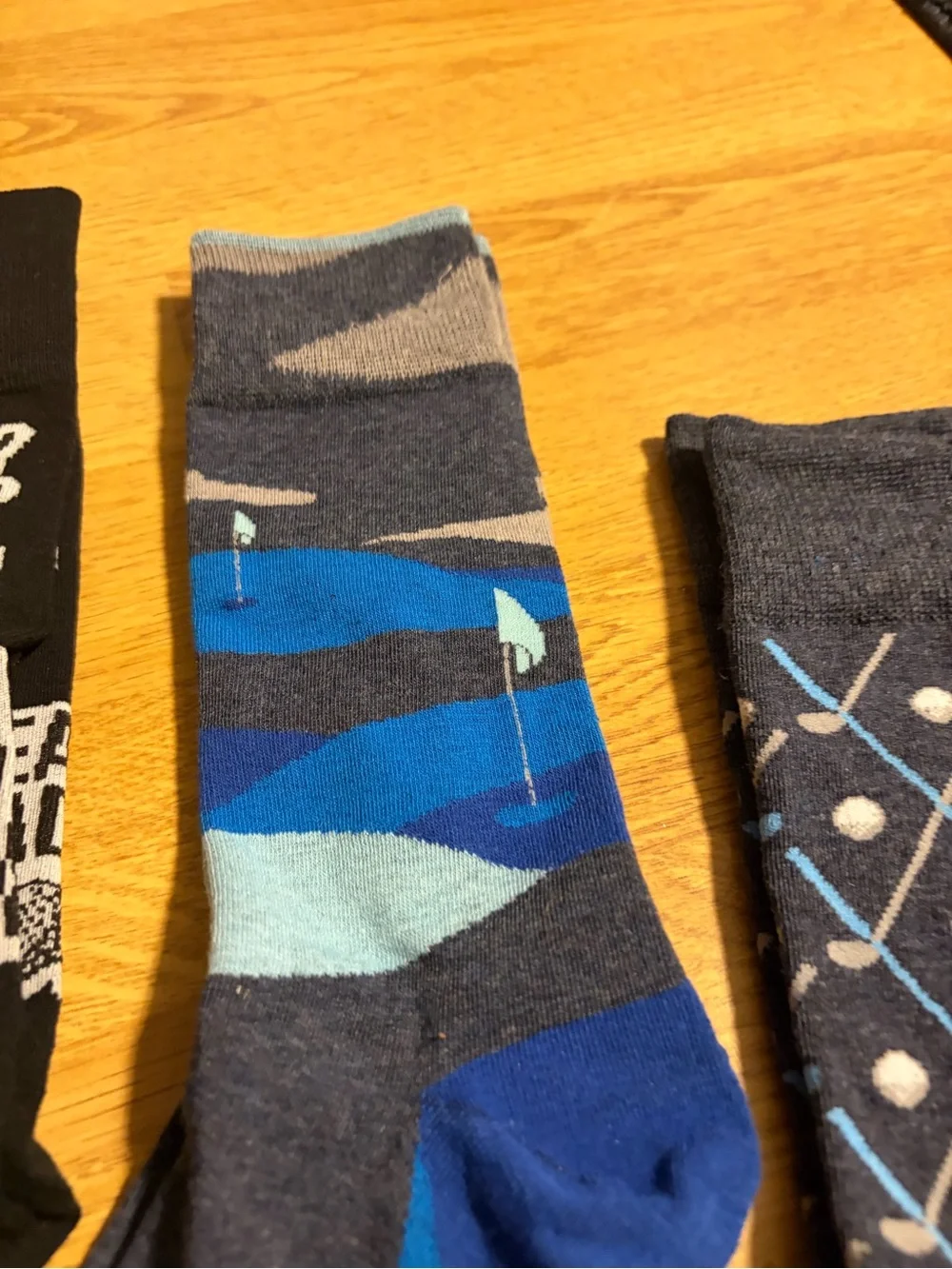 Bundle of 3 NWOT Men's Patterned Golf Crew Socks - Comfort & Style